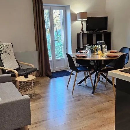 Petit Maison Du Vallon * Marcillac-Vallon