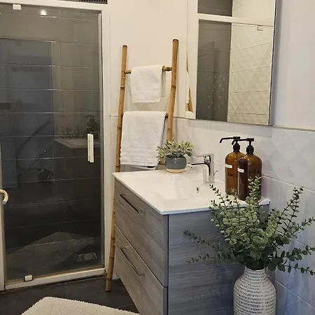 Petit Maison Du Vallon Hébergement de vacances *